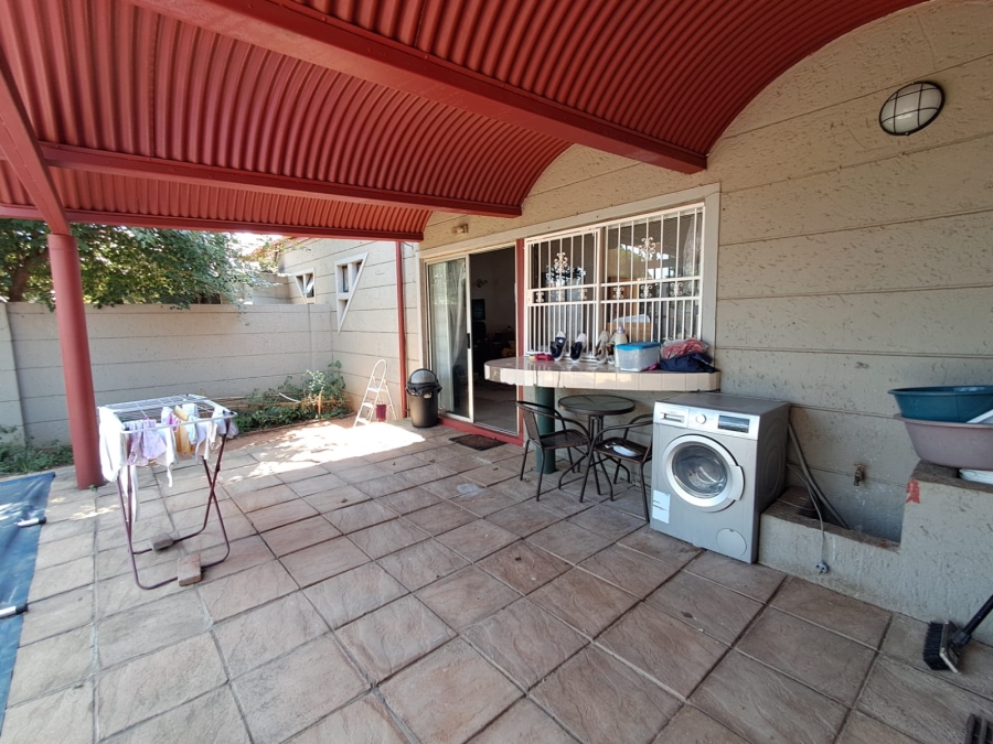 3 Bedroom Property for Sale in Birchleigh North Gauteng