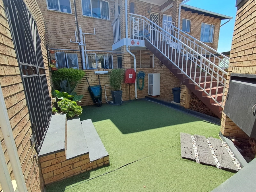 3 Bedroom Property for Sale in Birchleigh Gauteng