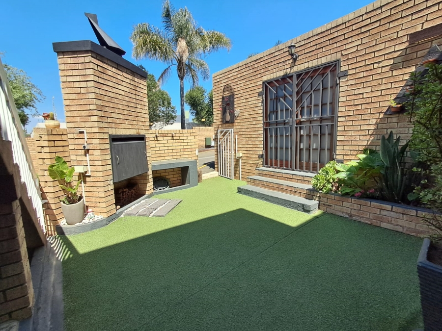 3 Bedroom Property for Sale in Birchleigh Gauteng