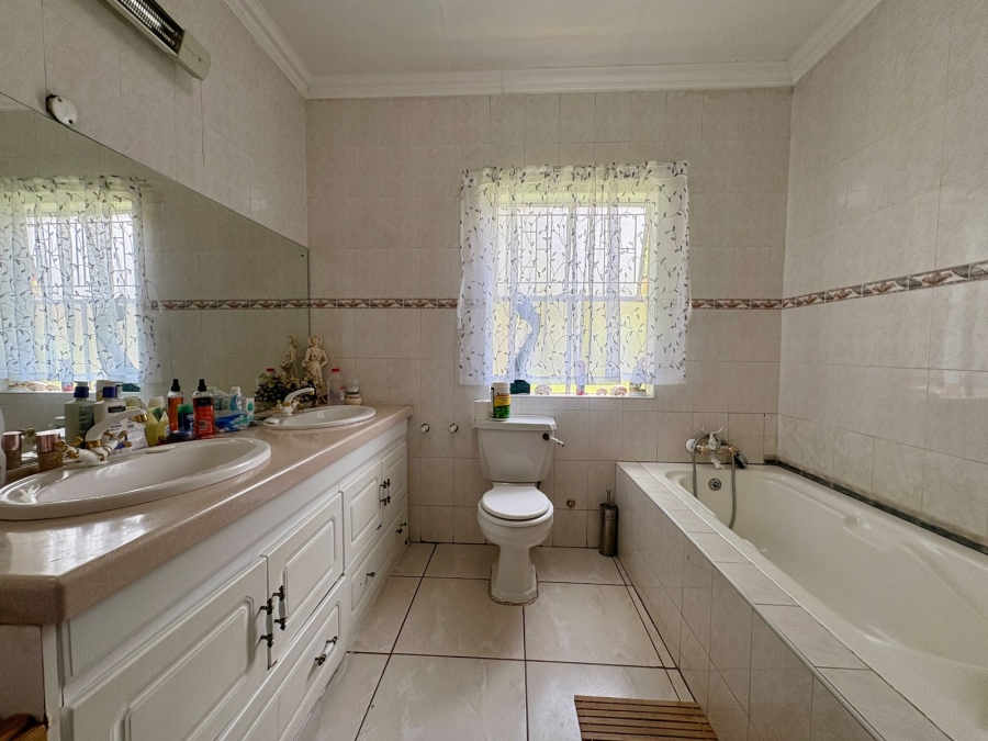 4 Bedroom Property for Sale in Larrendale Gauteng