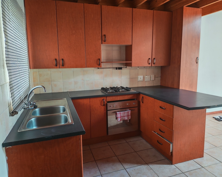 To Let 3 Bedroom Property for Rent in Heuwelsig Estate Gauteng