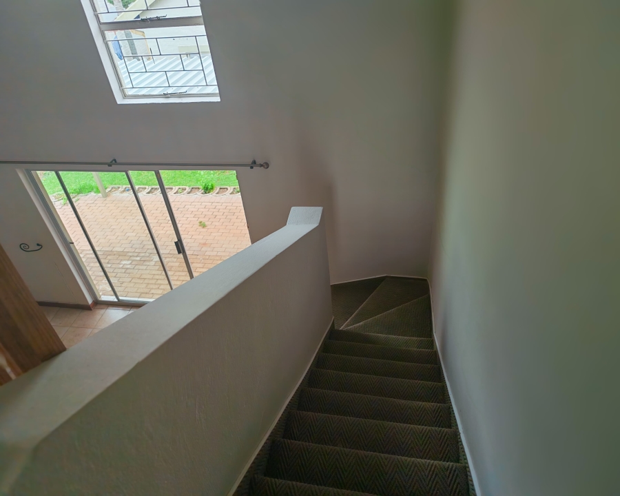 To Let 3 Bedroom Property for Rent in Heuwelsig Estate Gauteng