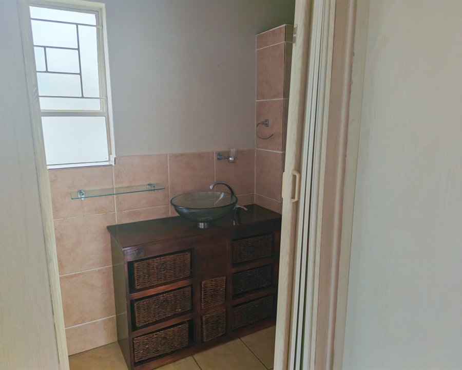 To Let 3 Bedroom Property for Rent in Heuwelsig Estate Gauteng