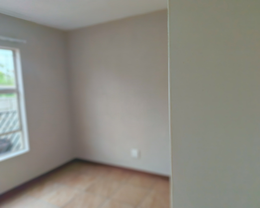 To Let 3 Bedroom Property for Rent in Heuwelsig Estate Gauteng