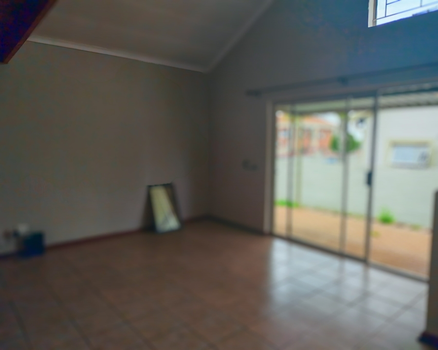 To Let 3 Bedroom Property for Rent in Heuwelsig Estate Gauteng