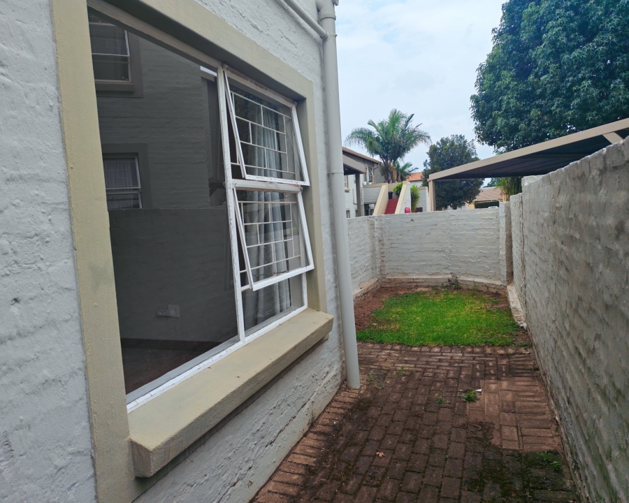 To Let 3 Bedroom Property for Rent in Heuwelsig Estate Gauteng