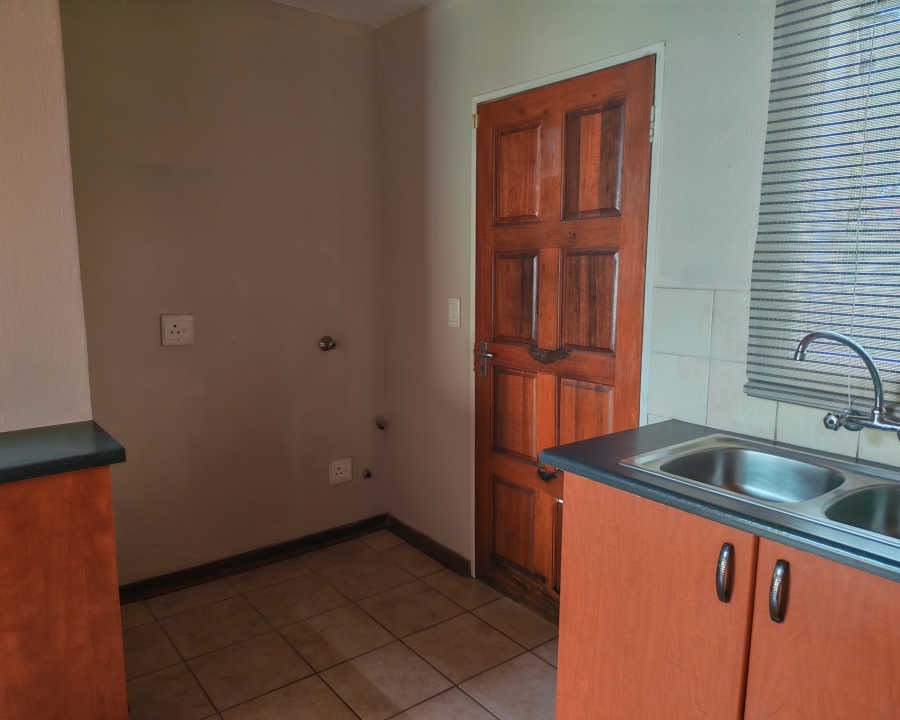 To Let 3 Bedroom Property for Rent in Heuwelsig Estate Gauteng