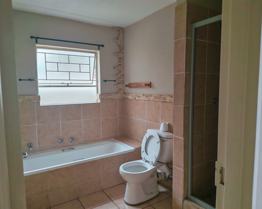 To Let 3 Bedroom Property for Rent in Heuwelsig Estate Gauteng