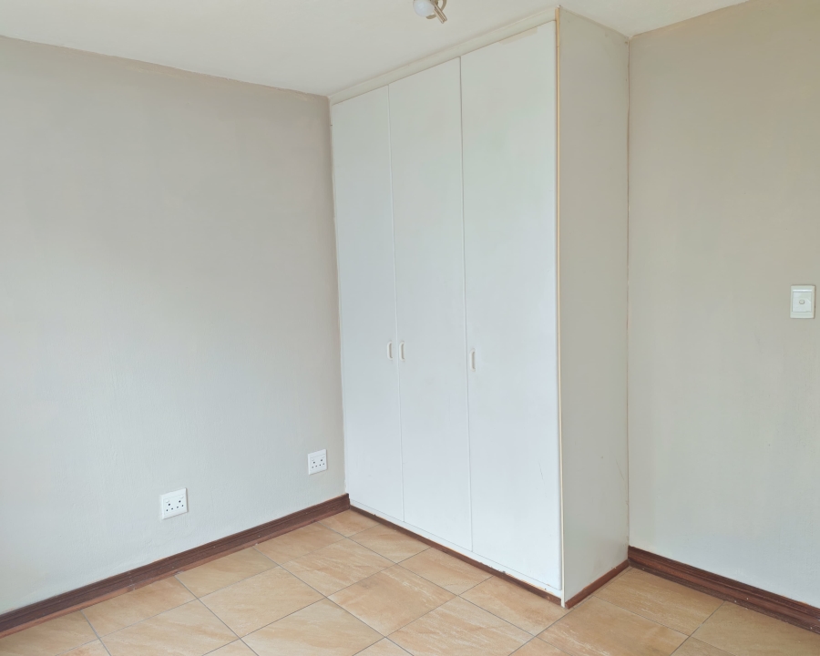 To Let 3 Bedroom Property for Rent in Heuwelsig Estate Gauteng