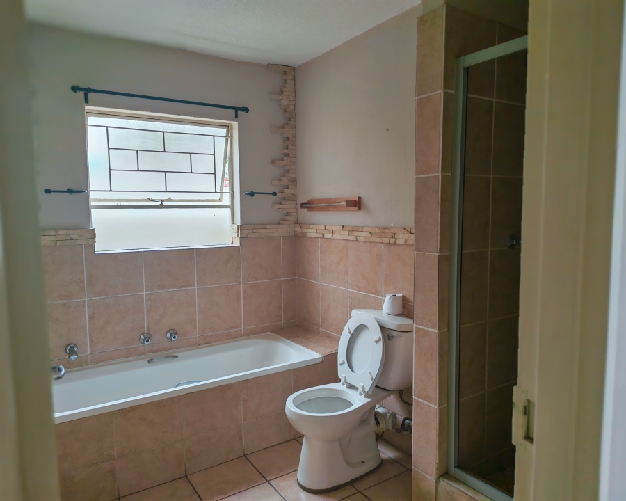 To Let 3 Bedroom Property for Rent in Heuwelsig Estate Gauteng