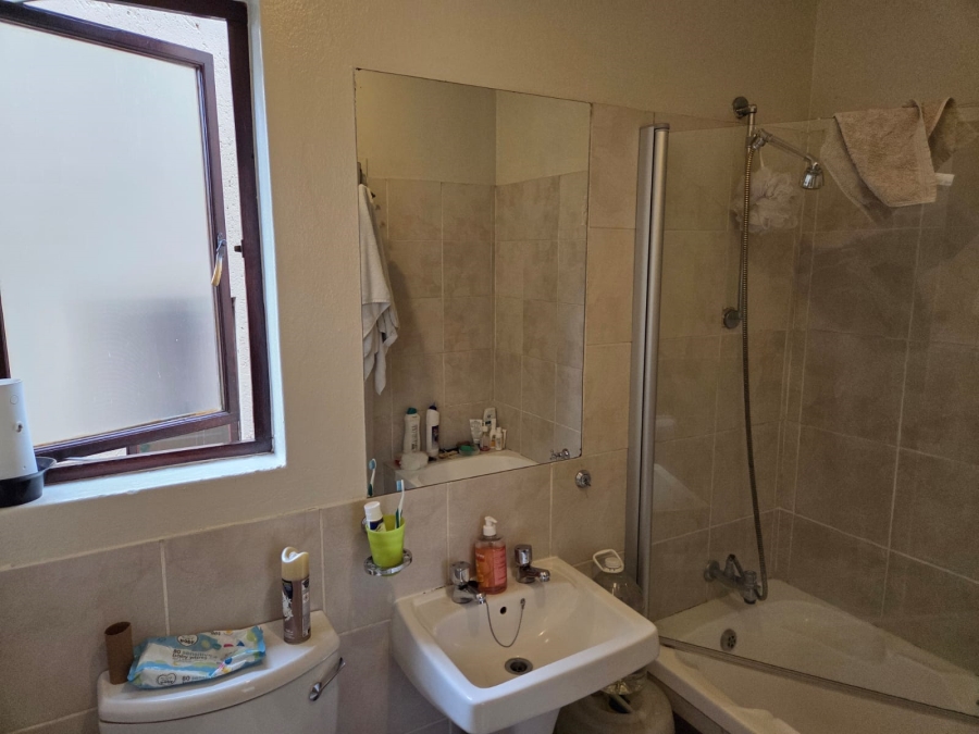 2 Bedroom Property for Sale in Sunninghill Gauteng