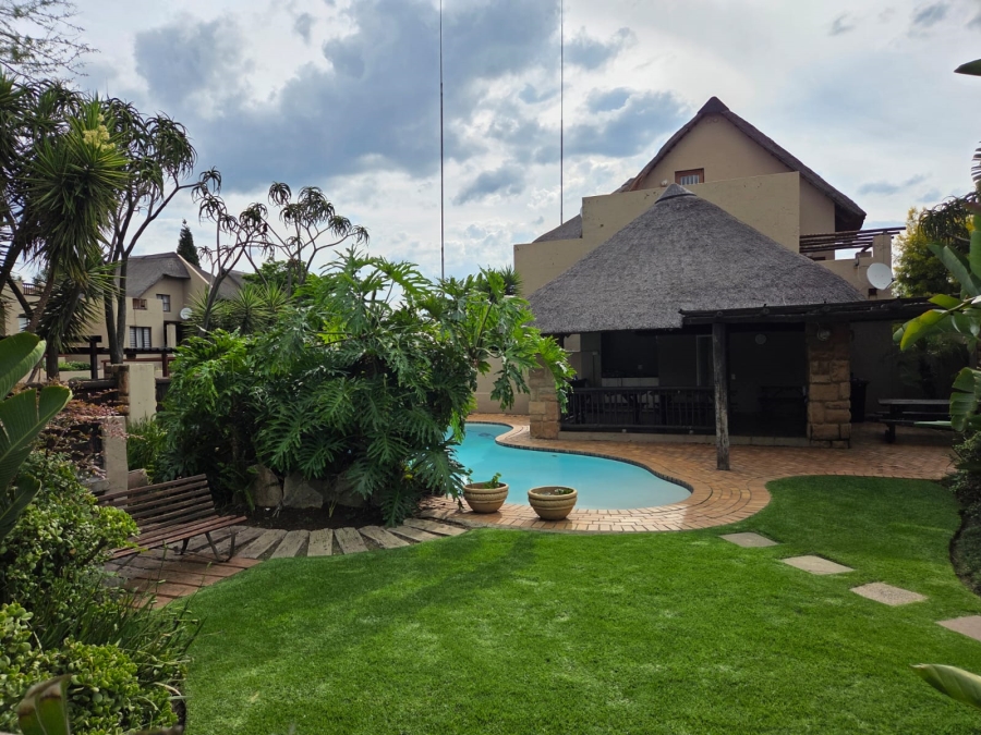 2 Bedroom Property for Sale in Sunninghill Gauteng