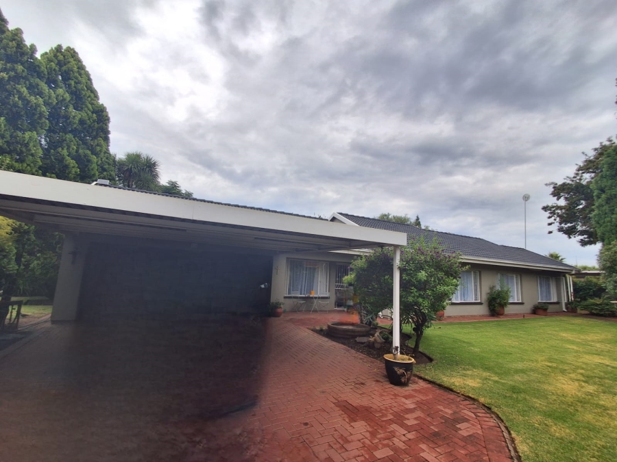 3 Bedroom Property for Sale in Falcon Ridge Gauteng