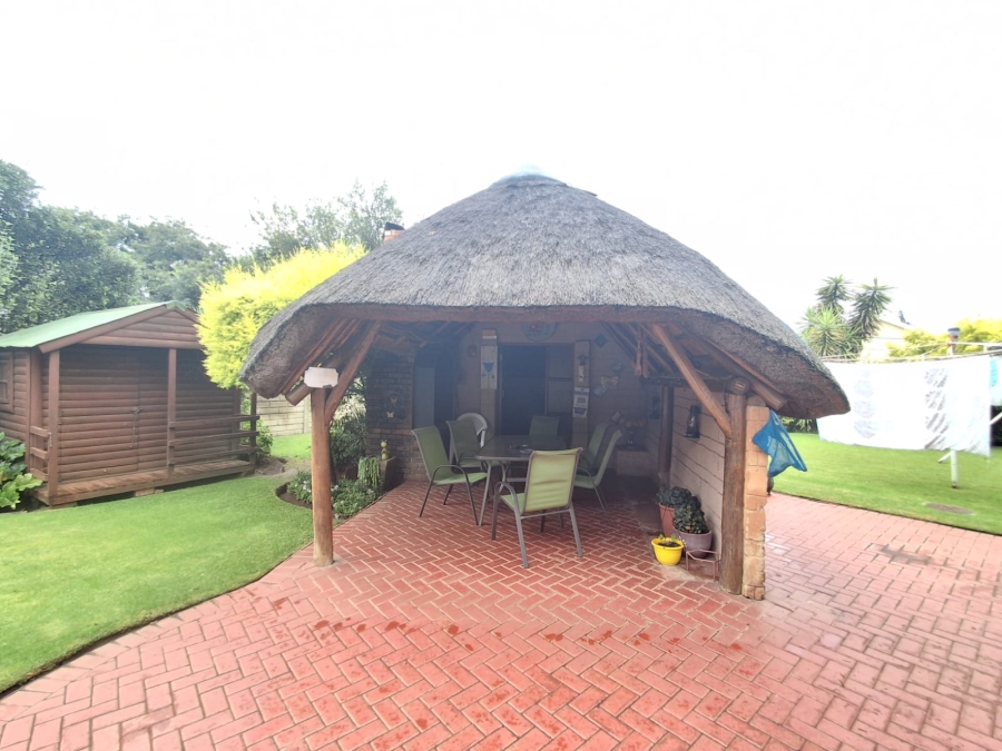3 Bedroom Property for Sale in Falcon Ridge Gauteng