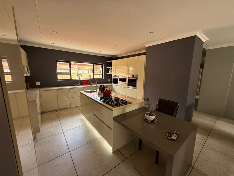 4 Bedroom Property for Sale in Vanderbijlpark SE 8 Gauteng