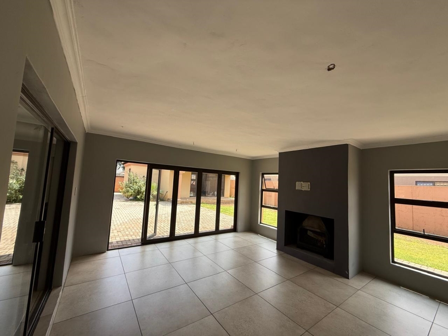 4 Bedroom Property for Sale in Vanderbijlpark SE 8 Gauteng