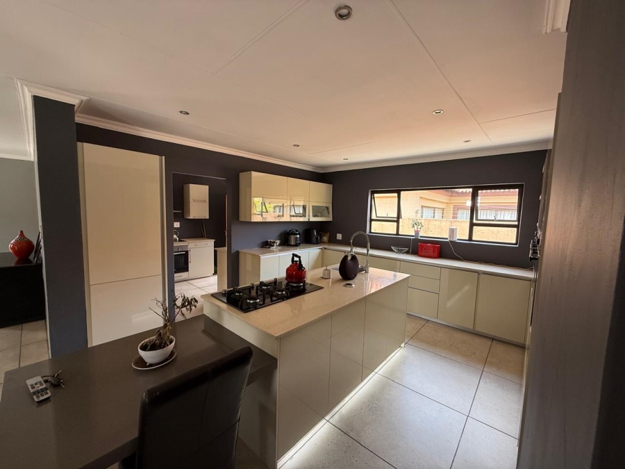 4 Bedroom Property for Sale in Vanderbijlpark SE 8 Gauteng