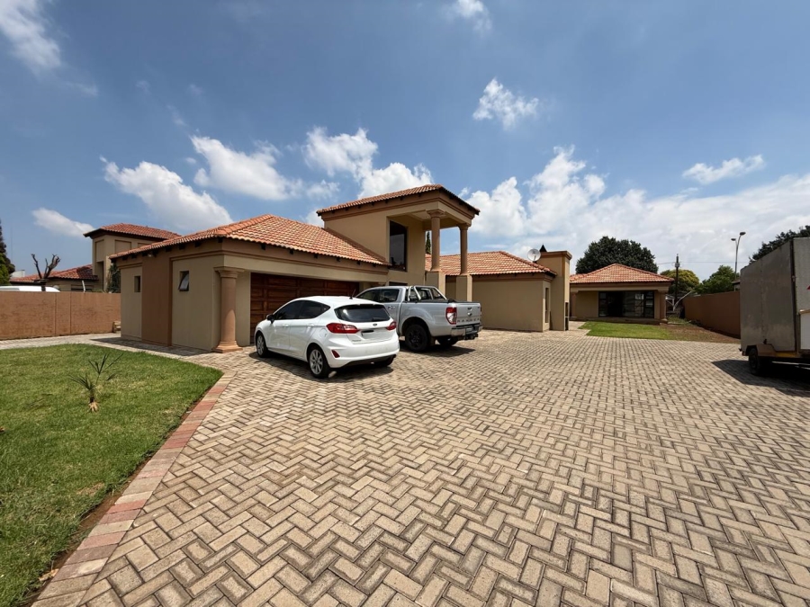 4 Bedroom Property for Sale in Vanderbijlpark SE 8 Gauteng