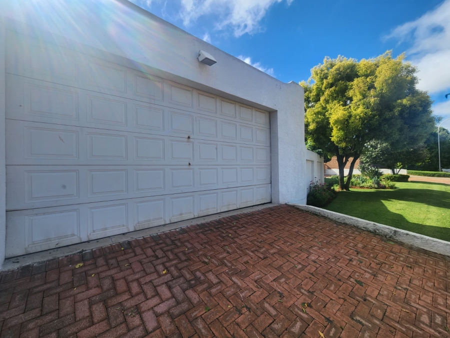 5 Bedroom Property for Sale in Kenleaf Gauteng