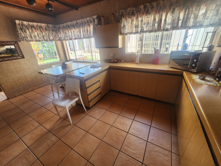 5 Bedroom Property for Sale in Kenleaf Gauteng