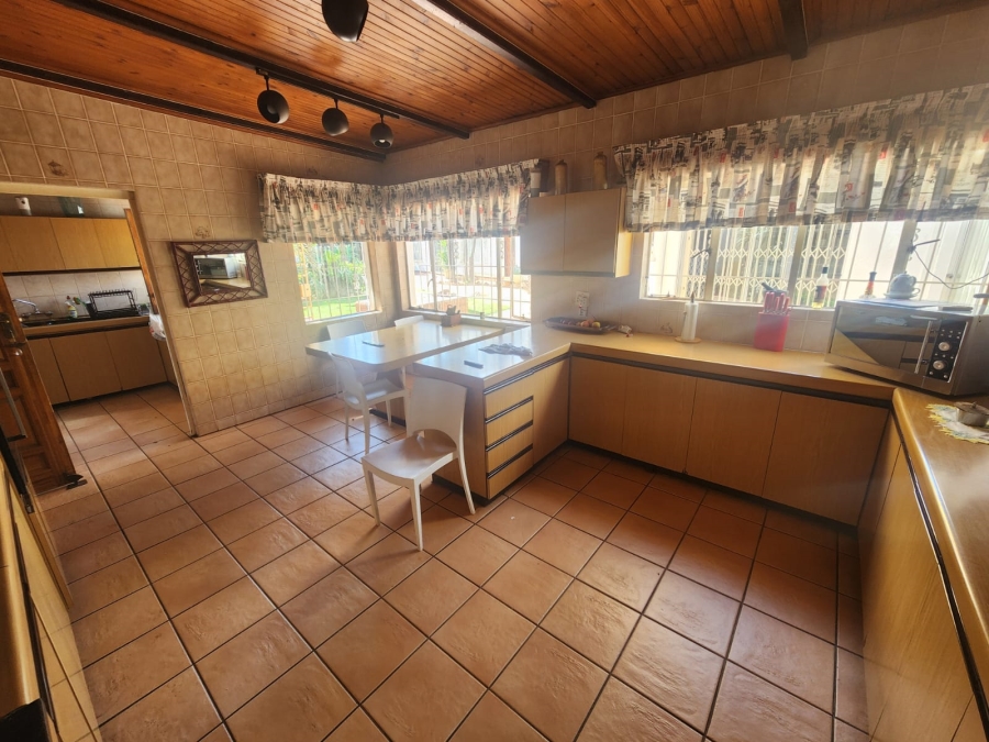 5 Bedroom Property for Sale in Kenleaf Gauteng