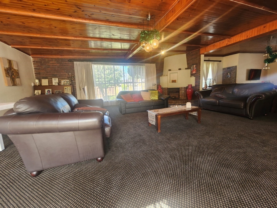 5 Bedroom Property for Sale in Kenleaf Gauteng