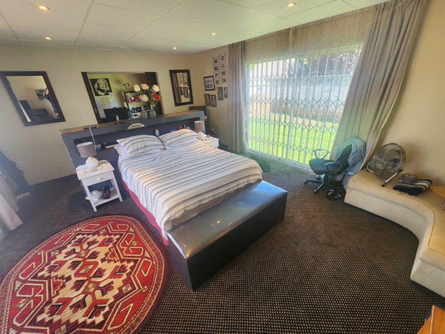 5 Bedroom Property for Sale in Kenleaf Gauteng