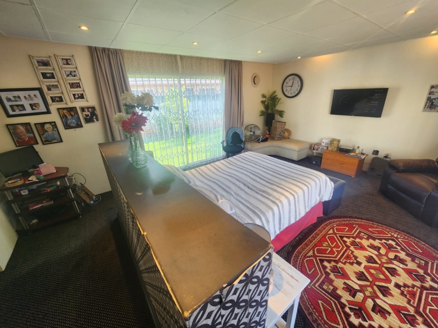 5 Bedroom Property for Sale in Kenleaf Gauteng