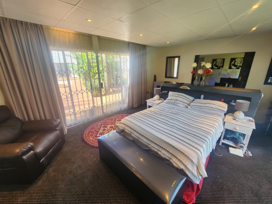 5 Bedroom Property for Sale in Kenleaf Gauteng