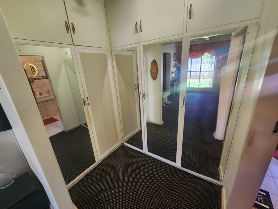 5 Bedroom Property for Sale in Kenleaf Gauteng