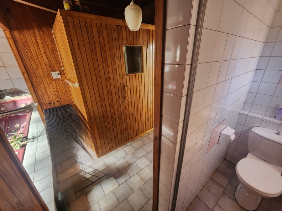 5 Bedroom Property for Sale in Kenleaf Gauteng