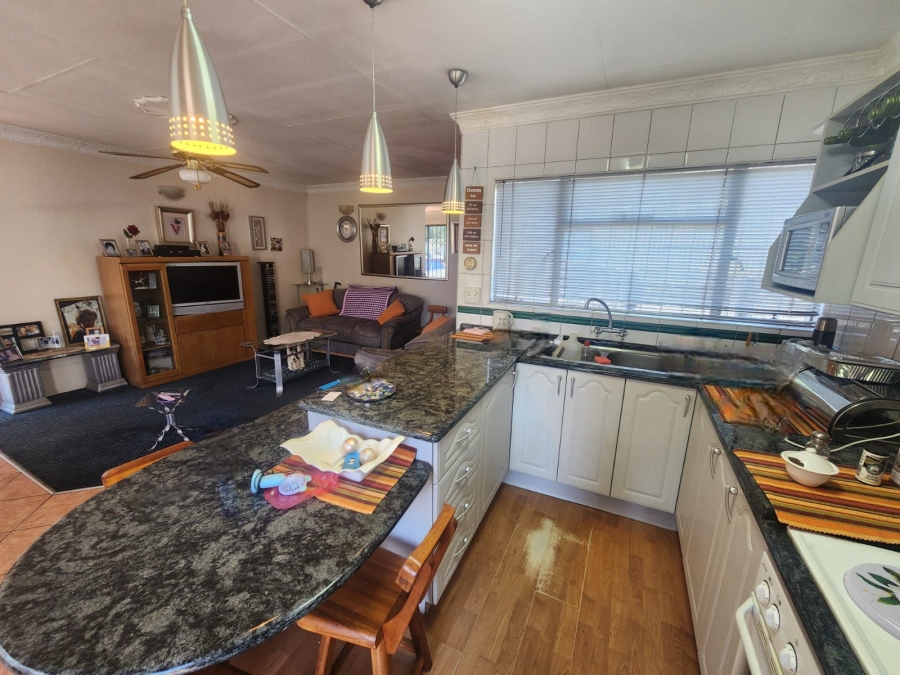 5 Bedroom Property for Sale in Kenleaf Gauteng