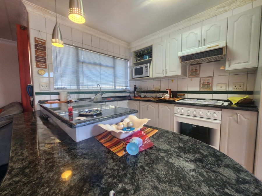 5 Bedroom Property for Sale in Kenleaf Gauteng