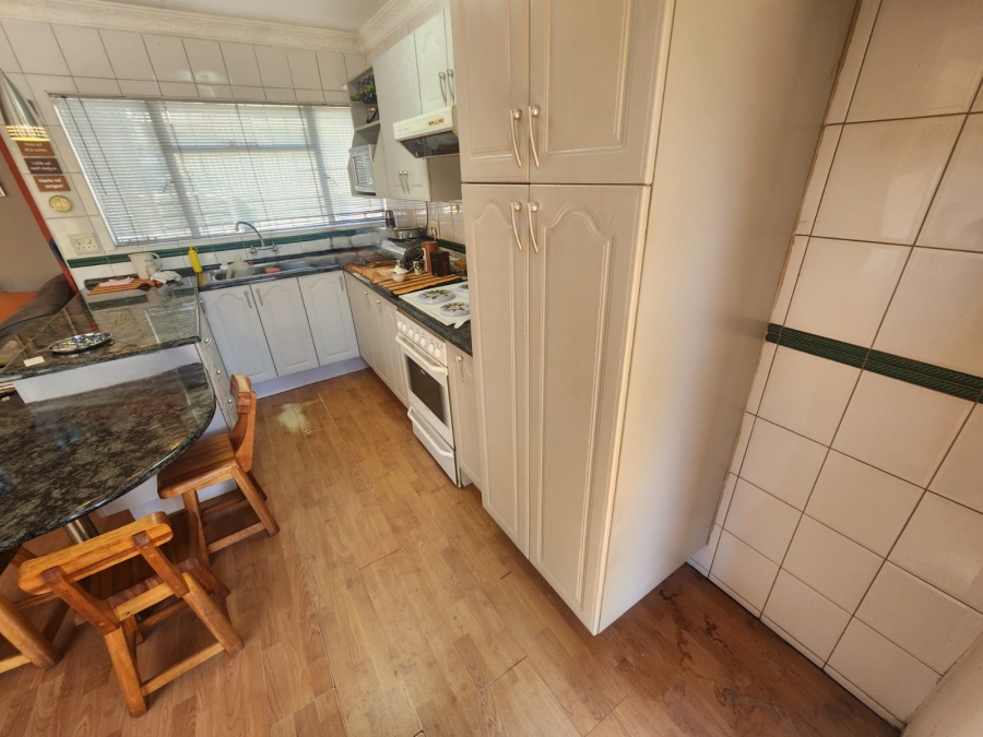 5 Bedroom Property for Sale in Kenleaf Gauteng