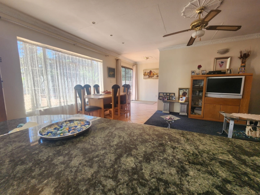 5 Bedroom Property for Sale in Kenleaf Gauteng