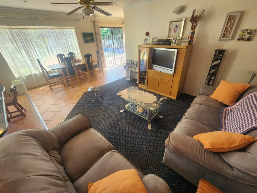 5 Bedroom Property for Sale in Kenleaf Gauteng