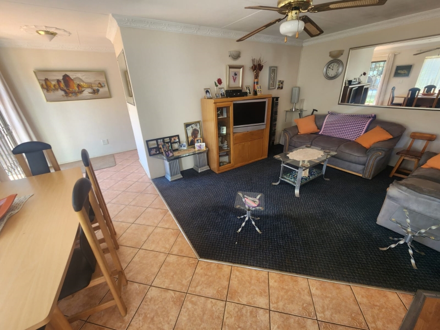 5 Bedroom Property for Sale in Kenleaf Gauteng