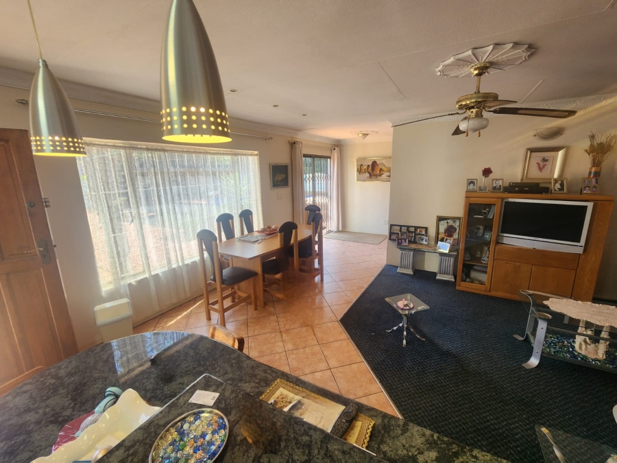 5 Bedroom Property for Sale in Kenleaf Gauteng