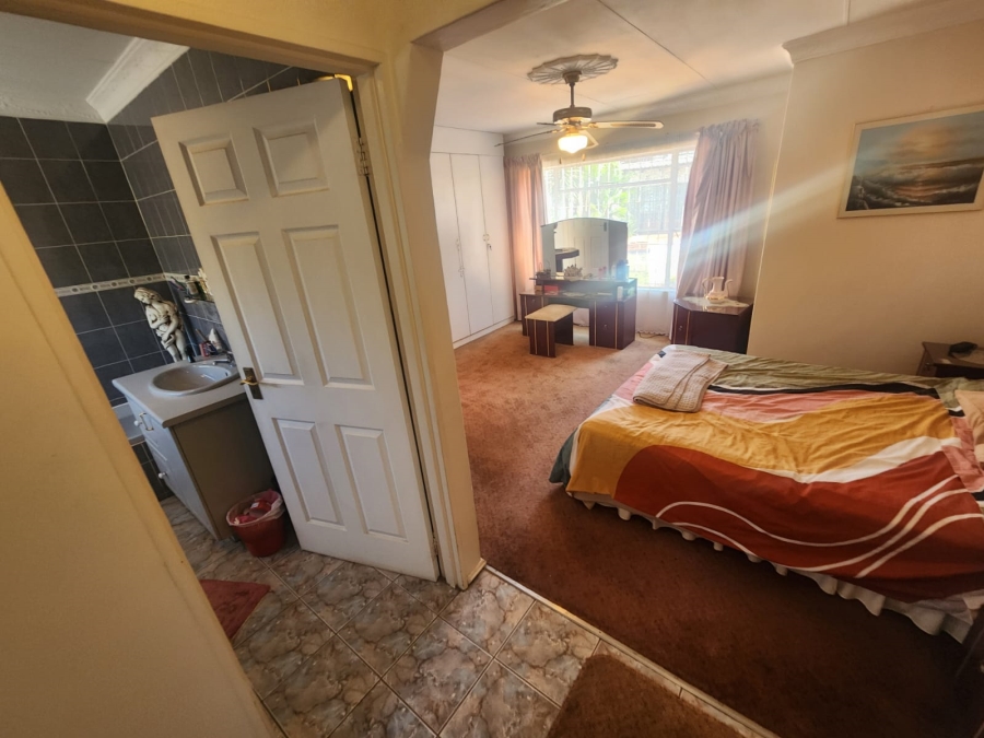 5 Bedroom Property for Sale in Kenleaf Gauteng