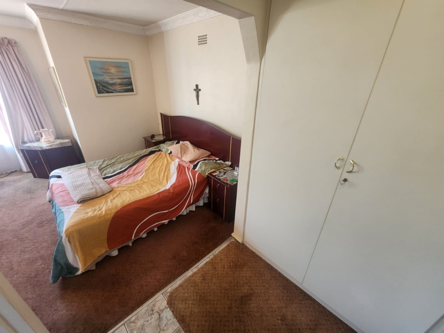 5 Bedroom Property for Sale in Kenleaf Gauteng