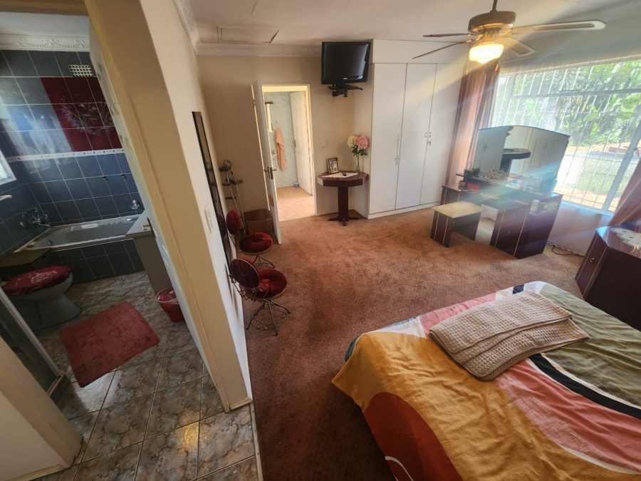 5 Bedroom Property for Sale in Kenleaf Gauteng