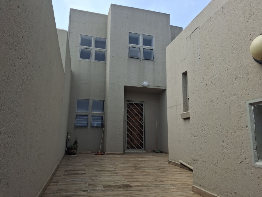 3 Bedroom Property for Sale in Bassonia Gauteng