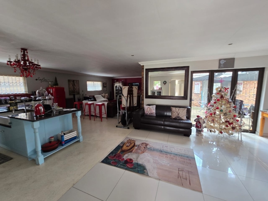 4 Bedroom Property for Sale in Petersfield Gauteng