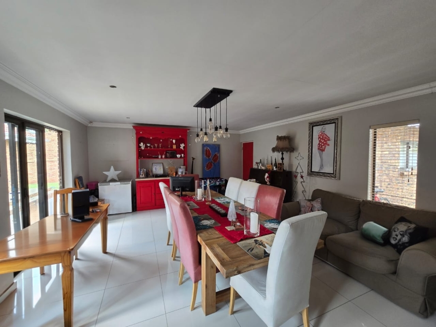 4 Bedroom Property for Sale in Petersfield Gauteng