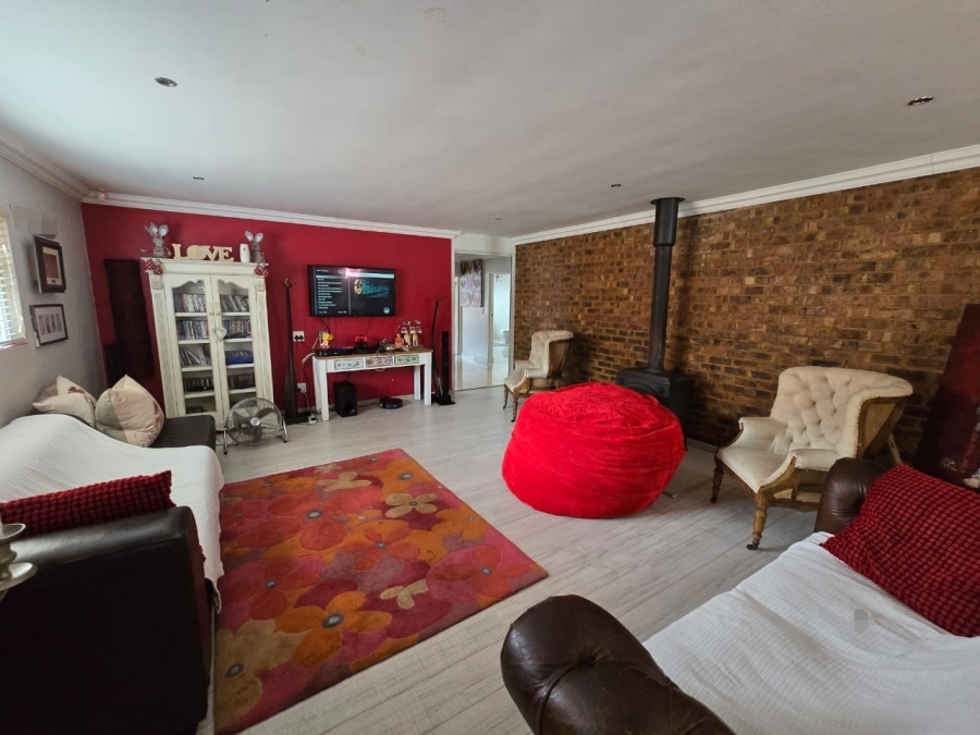 4 Bedroom Property for Sale in Petersfield Gauteng