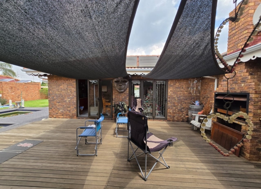 4 Bedroom Property for Sale in Petersfield Gauteng