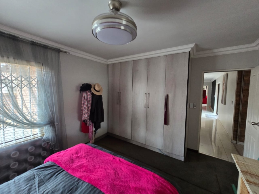 4 Bedroom Property for Sale in Petersfield Gauteng