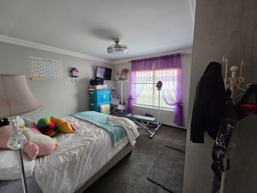 4 Bedroom Property for Sale in Petersfield Gauteng