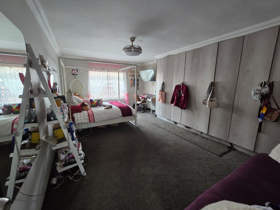 4 Bedroom Property for Sale in Petersfield Gauteng