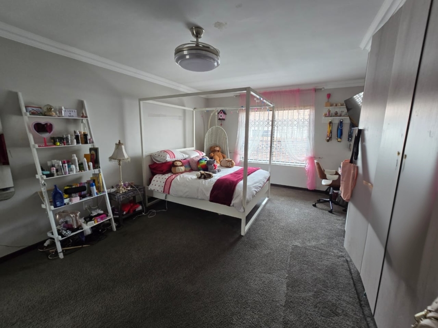 4 Bedroom Property for Sale in Petersfield Gauteng